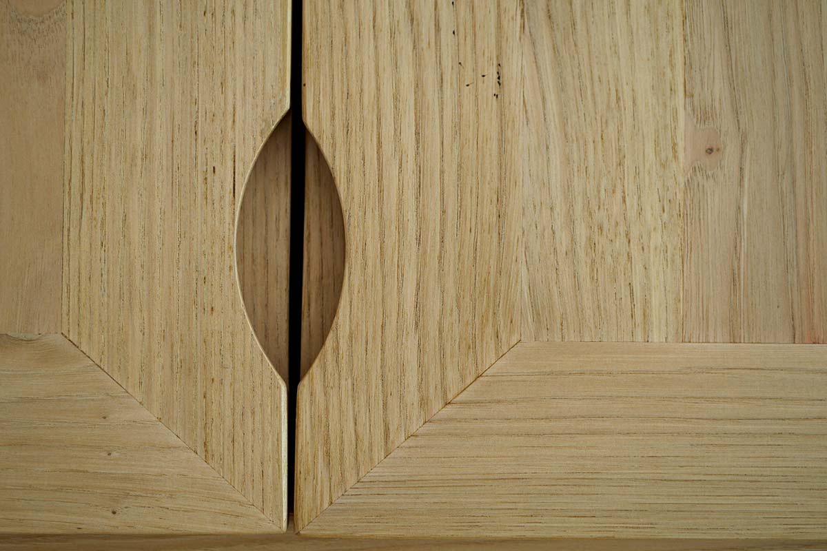 La cuisine sur mesure 100% bois du gîte du domaine viticole