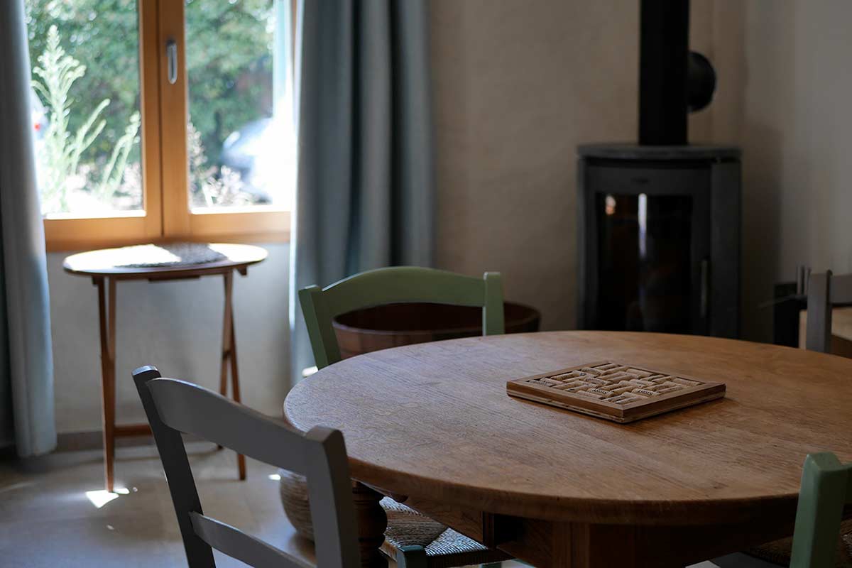 le poele à bois pour 2 personnes au milieu des vignes