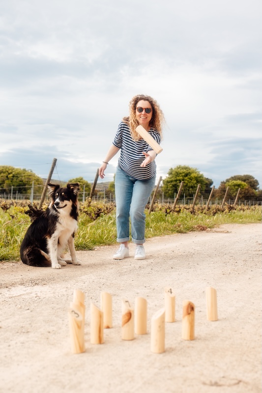 Jouer au molky entre les vignes et le gîte à Frontignan