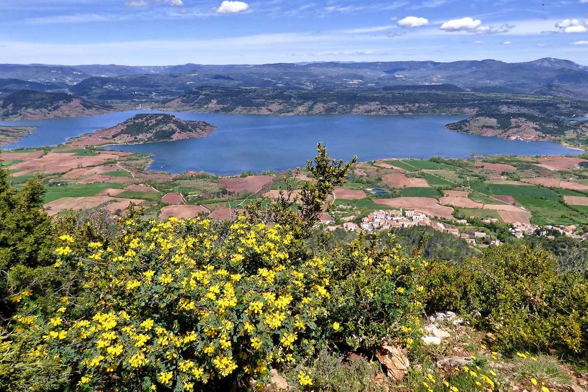 Le lac Salagou du sommet de liausson Hérault en Languedoc roussillon