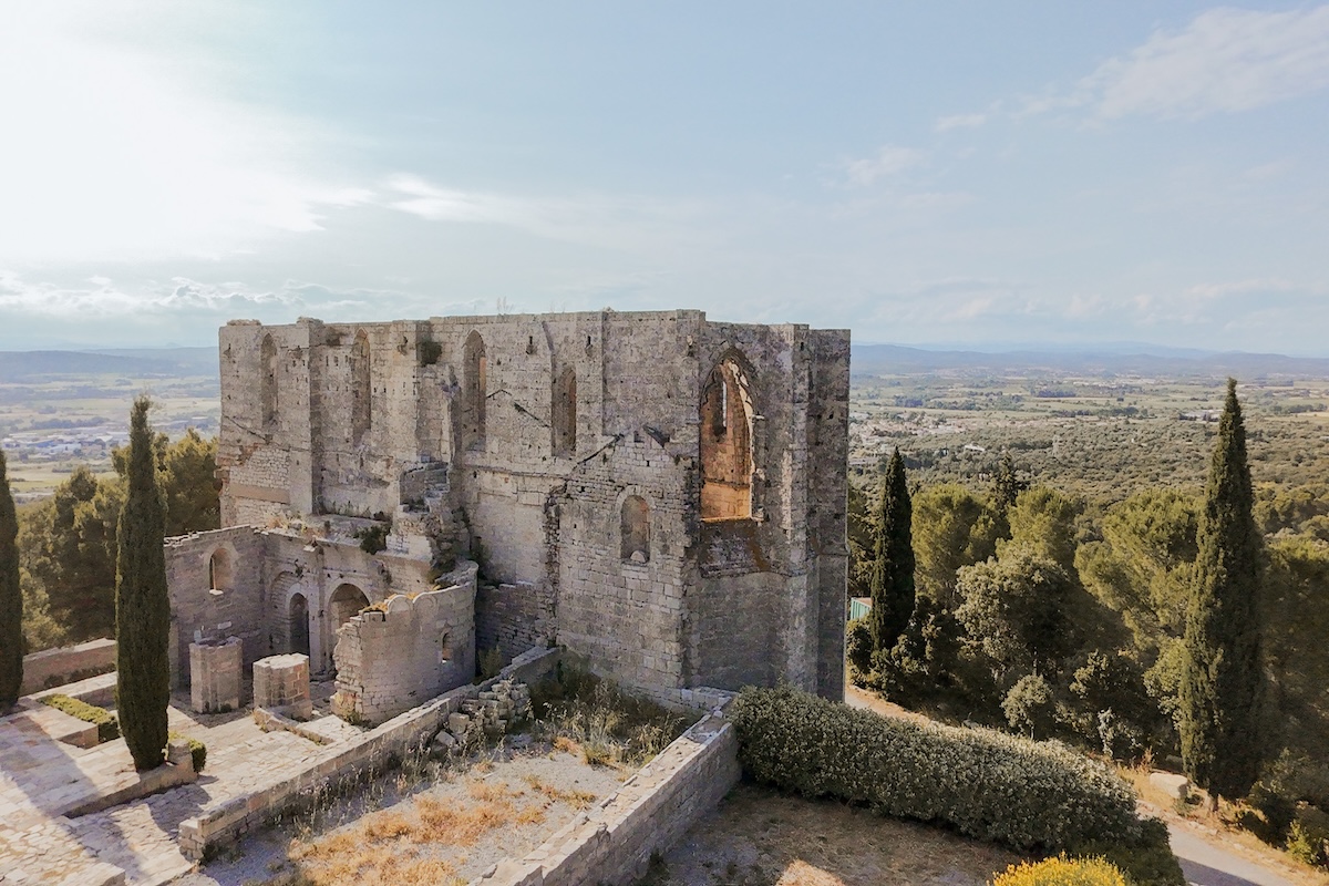 L'abbaye st felix de Monceau à Gigean tout pres de l'étang de Thau et ses sentiers de randonnées. 